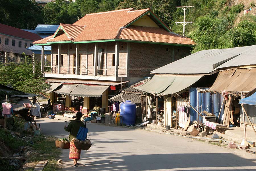 Pakbeng - Experience authentic Lao life overnight
